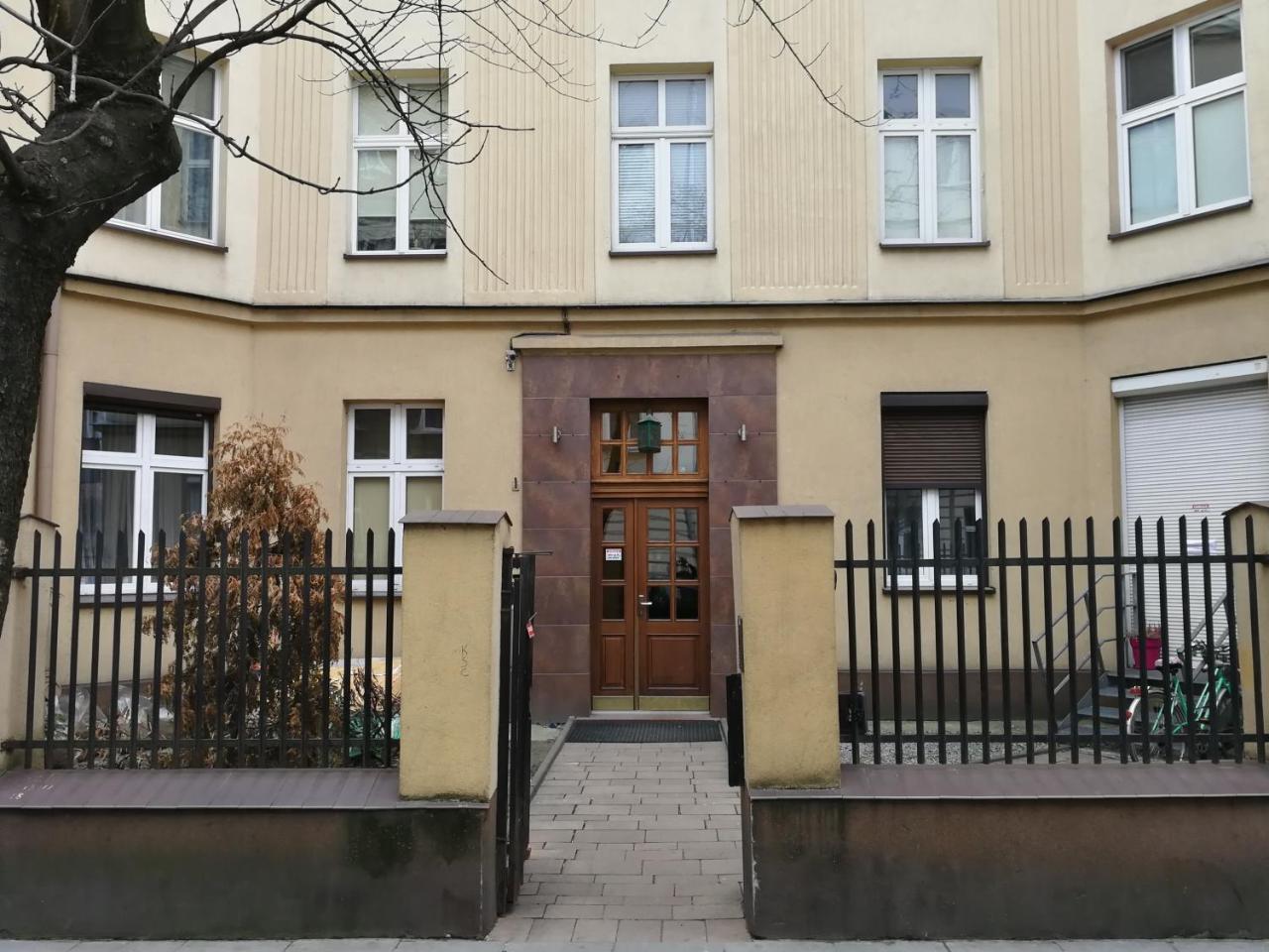 Cosy Dungeon Double Room With Ac Krasków Exteriör bild