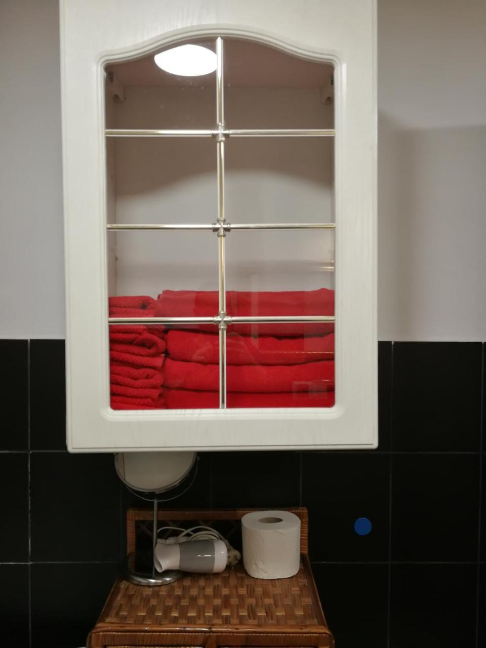 Cosy Dungeon Double Room With Ac Krasków Exteriör bild