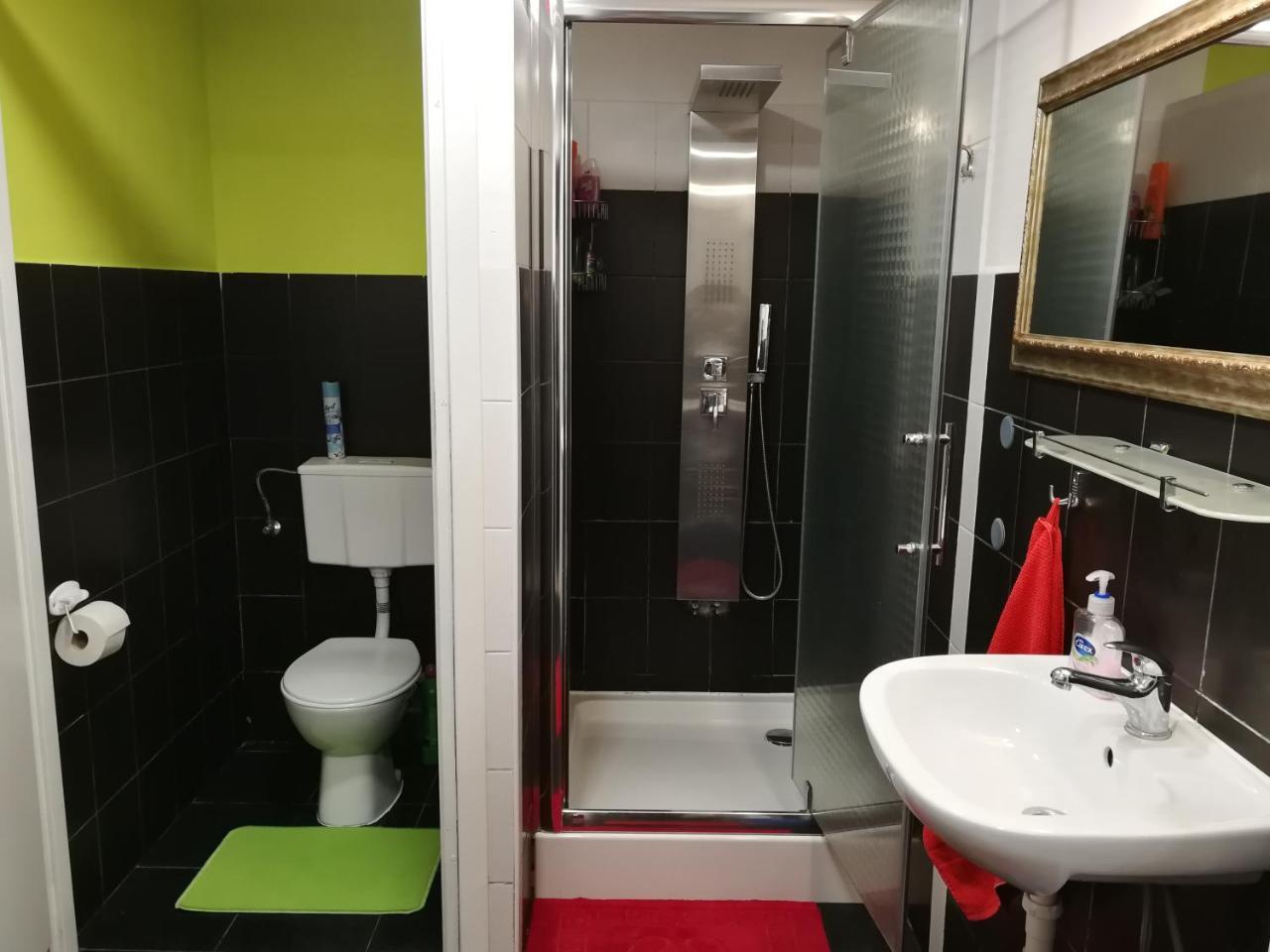 Cosy Dungeon Double Room With Ac Krasków Exteriör bild