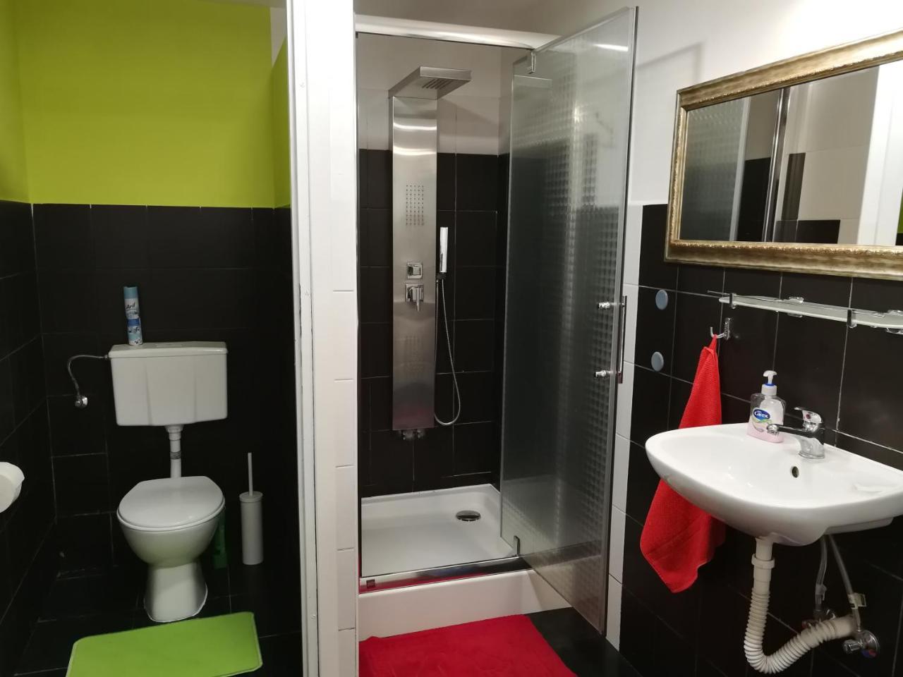 Cosy Dungeon Double Room With Ac Krasków Exteriör bild
